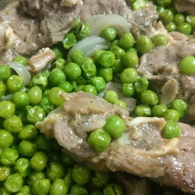 Agnello con piselli