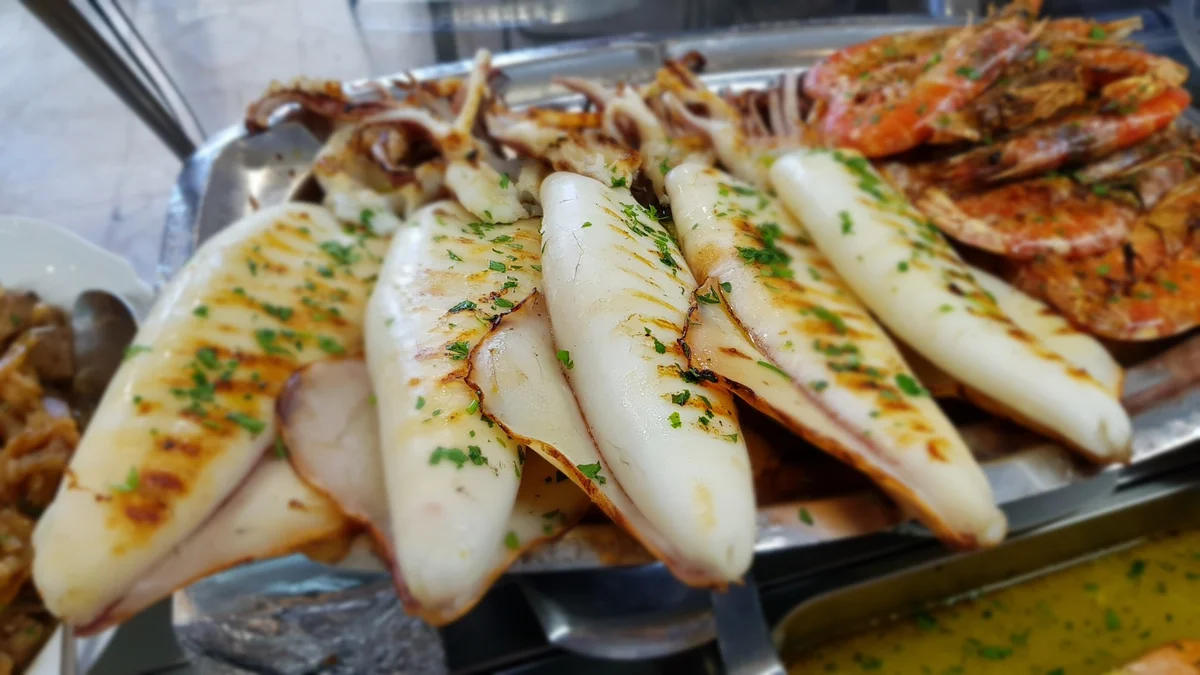 Calamari arrosto: Il piacere del mare ad ogni morso