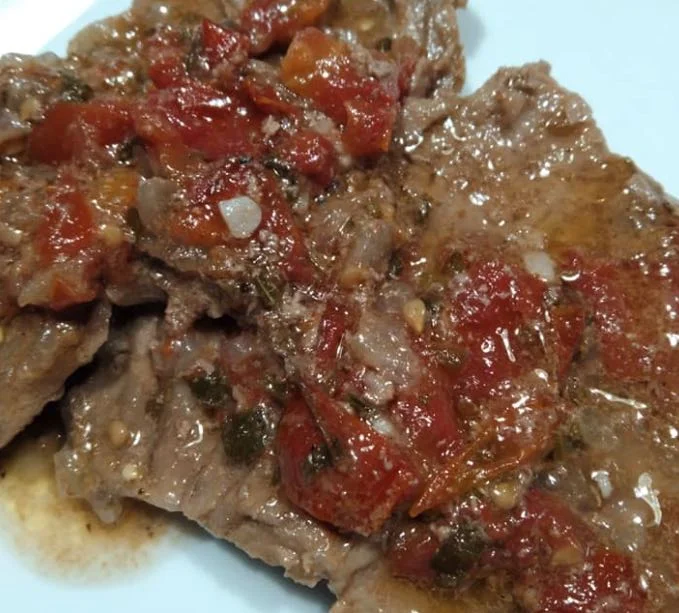 Carne alla pizzaiola alla siciliana