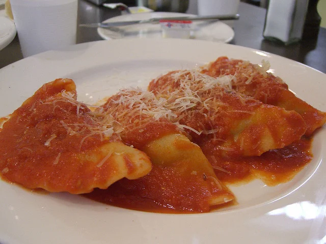Cassatelle di ricotta al sugo