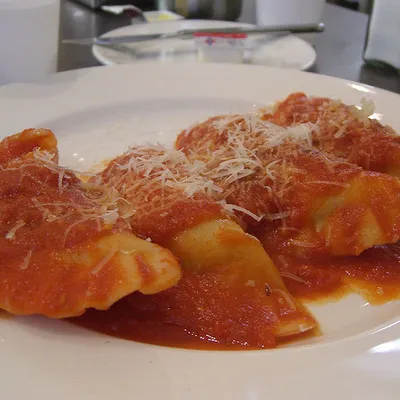 Cassatelle di ricotta al sugo