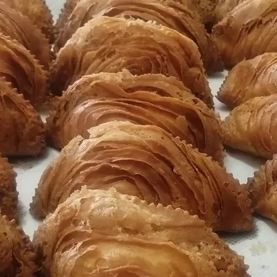 Cassatelle sfogliate di Montevago: Una gustosa tradizione siciliana