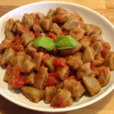Gnocchi di melanzane con sugo di pomodorini