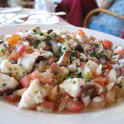 Esplorando i sapori del mare: Ricetta dell'insalata di polpo siciliana