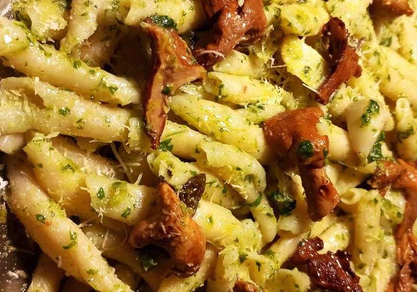 Macaroni with Parsley Pesto and Mushrooms: Pasta Perfection