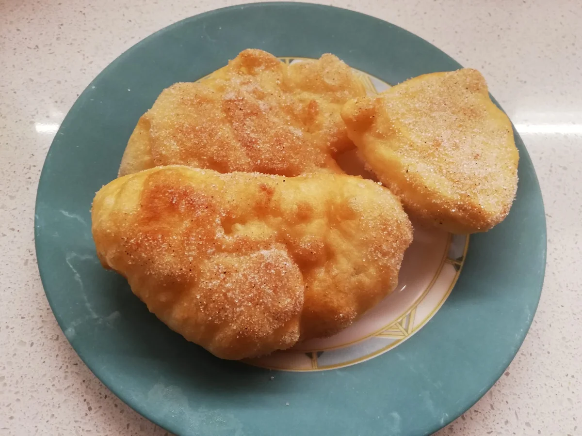 Pane fritto con zucchero e cannella: La merenda di una volta