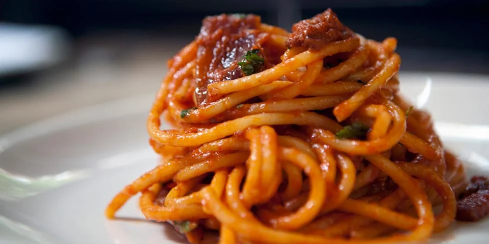 Pasta alla pantesca: Un concentrato di sapori mediterranei