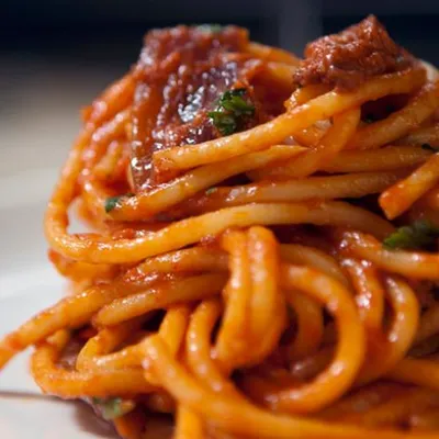 Pasta alla pantesca: Un concentrato di sapori mediterranei