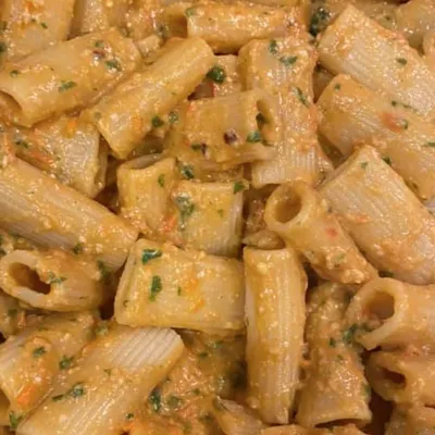 Pasta col pesto alle mandorle