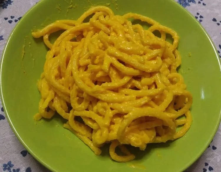 Un'esplosione di sapori: Pasta con crema di ricotta e zafferano