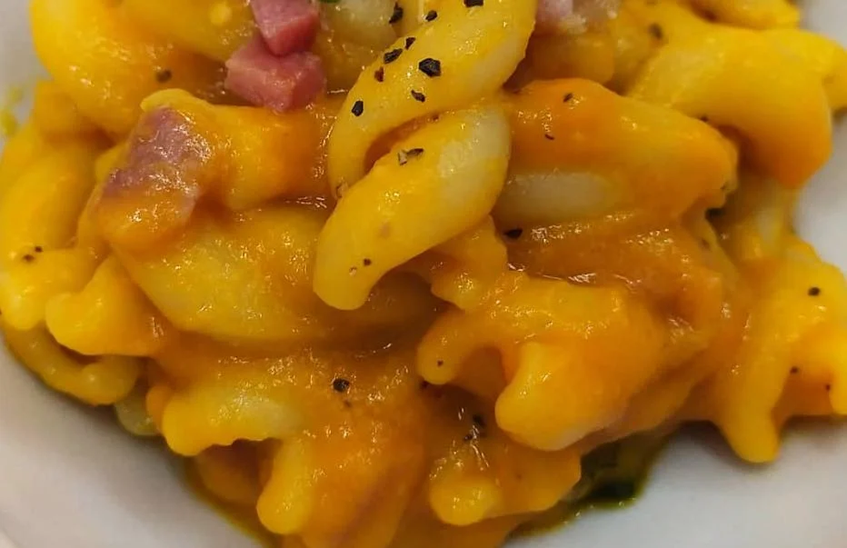 Pasta con crema di zucca e pancetta