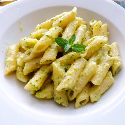 Ricetta fresca e gustosa: Pasta con crema di zucchine e capperi