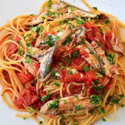 Pasta con il ragù di alici