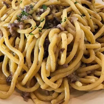 Pasta con radicchio e salsiccia