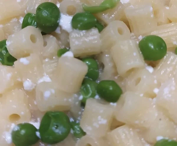 Pasta con ricotta e piselli: Fresca bontà primaverile
