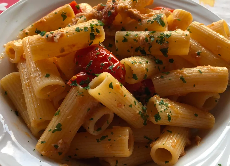Pasta con tonno e pomodorini Pachino