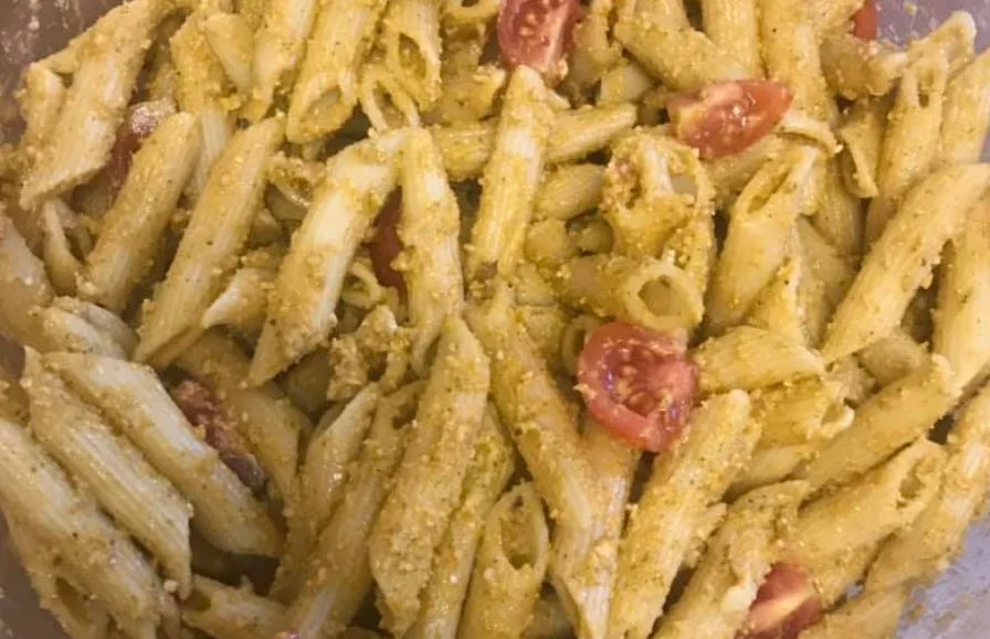 Pasta fredda con crema di pomodorini e basilico: Un piatto leggero e saporito