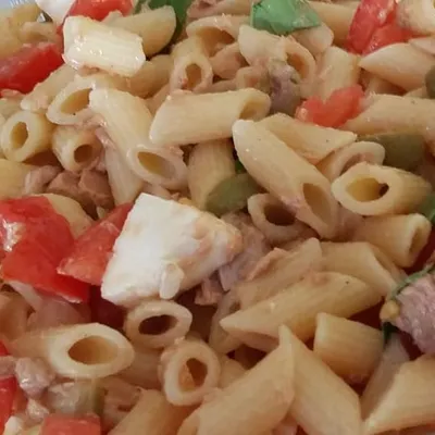Pasta fredda con tonno, pomodorini e tuma