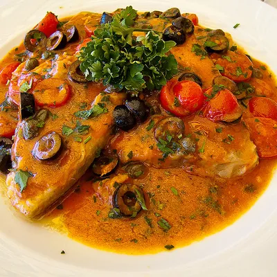 Pesce spada al forno con salsa di olive