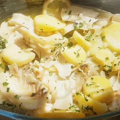 Pesce stocco con le patate in bianco (pisci stoccu a tuttu dintra chî patati)