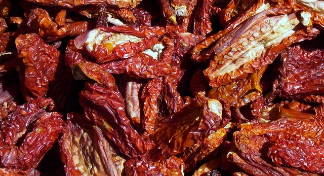 Esplorando i sapori del sole: Il fascino dei pomodori secchi siciliani