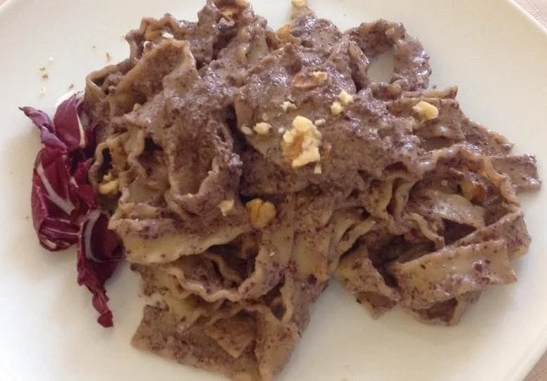 Reginette al pesto di radicchio e noci