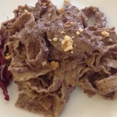 Reginette al pesto di radicchio e noci