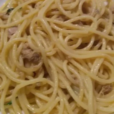 Spaghetti al tonno, limone e prezzemolo