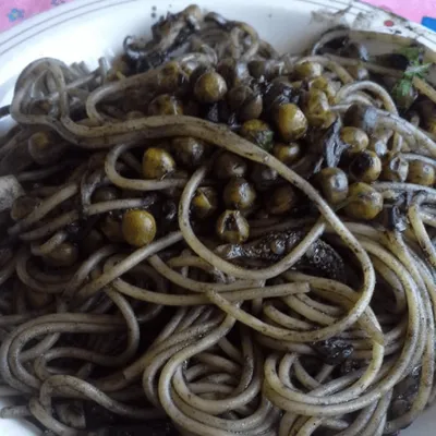 Spaghetti col nero di seppia alla siciliana